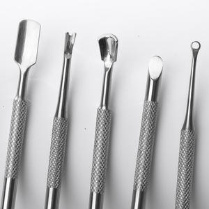 דוחף ציפורניים מנירוסטה עם קצוות כפולים המשלב כפית אוזניים ודוחף ציפורניים באחד, ערכת להסרת ציפורניים בת 4 חלקים - Product Image 5