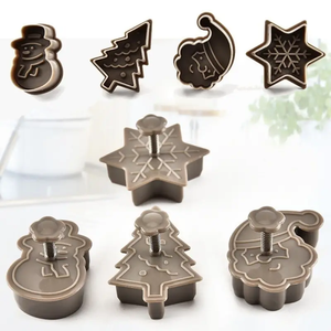 ชุดตัดคุกกี้พลาสติก 4 ชิ้น ลายคริสต์มาส แบบกดสปริง สำหรับทำขนมอบ - Product Image 1