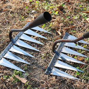 Râteau de jardin Offre Spéciale avec 6 dents en métal Râteau en fer <span class=keywords><strong>pour</strong></span> le jardinage et le désherbage Râteau à copeaux avec poignée Râteau tout acier - Product Image 5