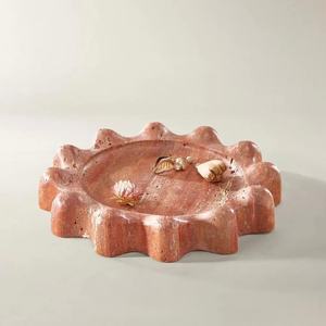 Porte-objets artisanal en pierre de travertin rouge Flora - Product Image 2