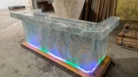 Comptoir de bar en cristal de glace transparent éclairé par LED de grande taille pour l'affichage intérieur des hôtels et des complexes hôteliers de luxe