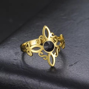 Streghe nodo con anello di zircone nero nodo trinità celtica in acciaio inox gioielli in Irlanda regali per le donne - Product Image 3