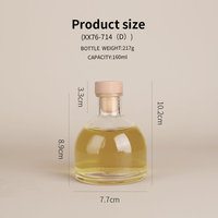 Bouteille diffuseur de parfum en verre transparent minimaliste ronde de 160 ml, vide, avec couvercle en bois naturel, par Eric Custom