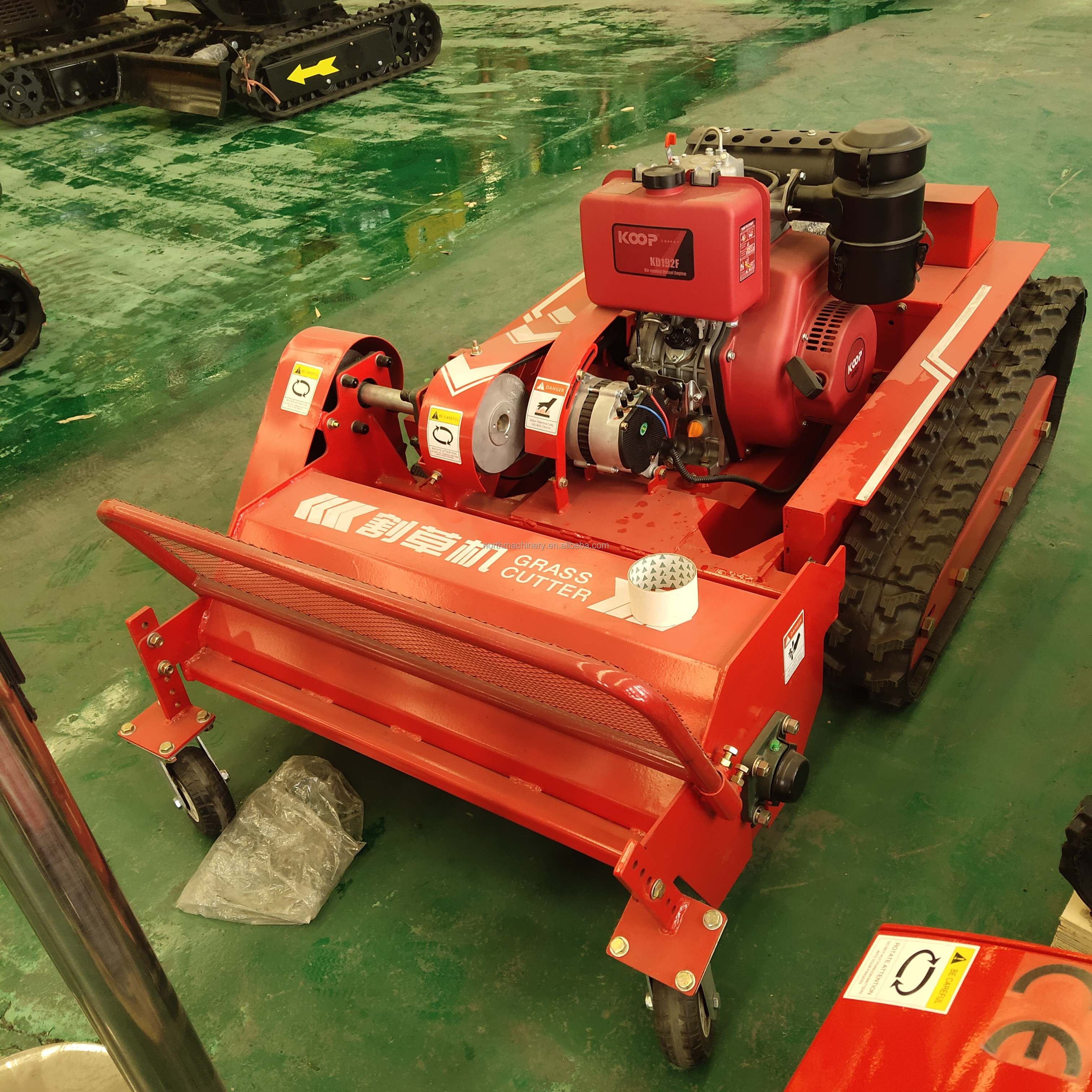15馬力 ディーゼルエンジン搭載 小型ロボット草刈機 ハンマーモア 切断