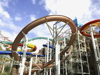 Schüssel förmige Wasser rutsche aus Stahl im Freien mit Splash Pad Kids Play Equipment und Fiberglas Water House für Wohnzwecke