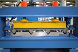 Máquina Automática para Fabricar Perfiles de Canaletas de Lluvia para Techos de Acero Color Aluminio a Bajo Precio con Velocidad de 10-20 m/min - Product Image 2