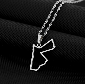 Collar con Colgante de Acero Inoxidable con Diseño Hueco Jordan, Cadena Simple Unisex para Clavícula, Accesorio en Oferta - Product Image 2