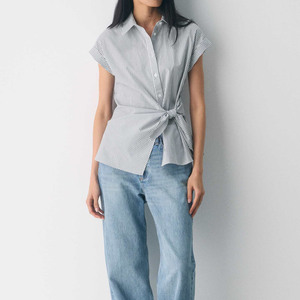 Blusa de mujer a rayas con botones, lazo lateral en la cintura y manga casquillo - Product Image 2