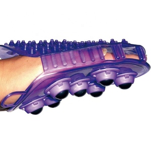 Guanto da massaggio in PVC con palline magnetiche strumento di toelettatura in plastica per la cura del cavallo pettini al Curry di colore personalizzabili - Product Image 2