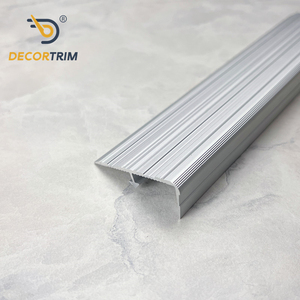 DECORTRIM Profilé en aluminium sur mesure de haute qualité <span class=keywords><strong>pour</strong></span> marches d'<span class=keywords><strong>escalier</strong></span> intérieures, nez de marche modernes <span class=keywords><strong>pour</strong></span> divers styles, accessoires d'<span class=keywords><strong>escalier</strong></span> - Product Image 2