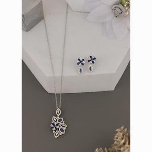 Elegante Juego de Pendientes y Colgante de Hoja con Diamantes Azules y Blancos en Plata para Mujer, Regalos para Bodas, Compromisos y Fiestas - Product Image 3