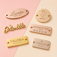 Plaque métallique en émail or rose avec logo pour vêtements, chaussures, sacs à main – Échantillon rapide, fabrication en usine, pour boutiques