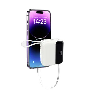 अनुकूलन पोर्टेबल चार्जर 10000mah मिनी पावर बैंक फास्ट चार्जिंग एलईडी डिस्प्ले के साथ फोन के लिए बिल्ट-इन केबल पावरबैंक