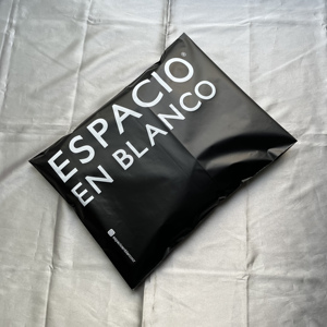 Enveloppes en polyéthylène mat de qualité supérieure - Sacs d'expédition personnalisés noir et blanc pour vêtements et marchandises - Product Image 5