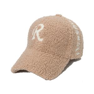 Gorras de Béisbol Deportivas de Invierno para Mujer al por Mayor, de Lana Ecológica, Forro Polar, Poliéster, con Logotipo Bordado Personalizado, Peludas y Suaves - Product Image 3