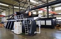 Router CNC de 5 Ejes de Gran Formato Rongchi con Sistema de Control Syntec, Alta Rigidez, Motor Único para Tallado de Moldes de Carrocería de Automóviles
