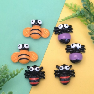 100 Uds. Pequeña abeja <span class=keywords><strong>araña</strong></span> Linda resina Flatback cabujón adorno animales miniaturas fabricación de joyas accesorios para álbumes de recortes - Product Image 1