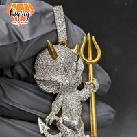 Colgante de diablo de dibujos animados de lujo con incrustaciones de circonitas, tridente dorado, mascota personalizada, joyería hip hop, colgante de personaje