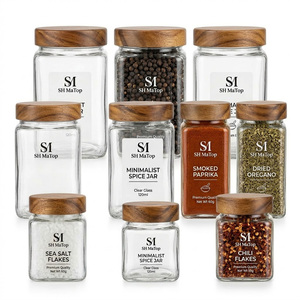 Barattolo per Spezie in Vetro Quadrato Minimalista da 120ml con Coperchio in Legno di <span class=keywords><strong>Acacia</strong></span> e Adesivo Impermeabile Personalizzato - Product Image 2