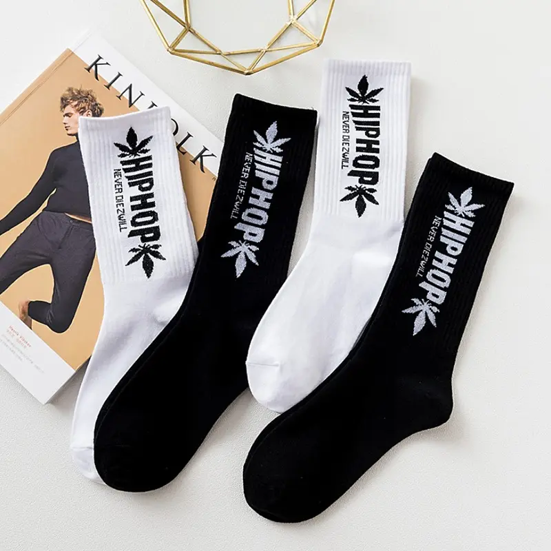 Wholesale European and American maple leaf Street hip-hop personality couple medium tube socks for men and women character socks