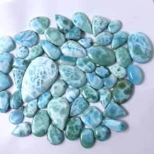 100% naturel de haute qualité Larimar Cabochon lot en vrac de pierres précieuses en vrac forme mixte et taille pour la fabrication de bijoux OEM disponible - Product Image 1
