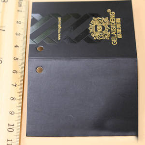 Étiquettes suspendues en papier épais 700 g/m² <span class=keywords><strong>Holland</strong></span> <span class=keywords><strong>White</strong></span> avec estampage doré et trou métallique - Product Image 3