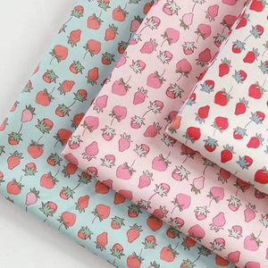 Nouvelle Couverture Matelassée en Sergé 100% Coton à Imprimé Fraise Dessin Animé pour Vêtements et Literie, Vente en Gros - Product Image 1