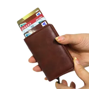 आरएफआईडी ब्लॉकिंग कार्ड धारक के साथ पुरुषों का चमड़े का वॉलेट और क्रेडिट कार्ड और नकदी रखने के लिए अंदर मनी क्लिप