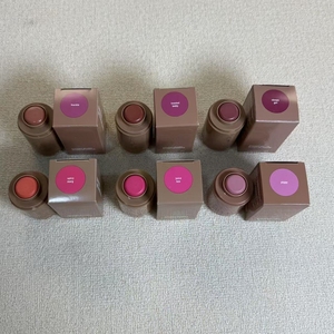 Stick Blush Doppio Uso a Lunga Durata Effetto Nude Naturale, Crema Guance e Labbra Tascabile per una Pelle Splendida con Custodia per Cellulare - Product Image 3