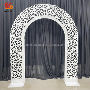 Arco de Boda Curvo de Metal Blanco Redondo con Diseño Personalizado SMOOTH, Fondo Floral de Hierro - Product Image 4
