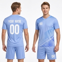 Großhandel Fußballtrikots aus China Paarweise Hellblaue Mesh OEM Maßgefertigte Fußballtrikots und Shorts