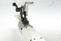 Machine à coudre zigzag à bras plié à aiguille unique JN-1126 utilisée pour la broderie à coudre droite pour la fabrication de cuir et de chaussures