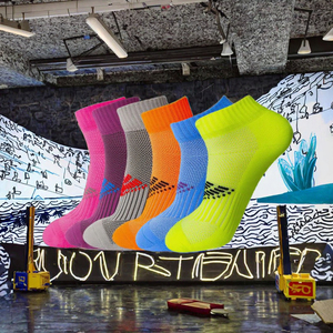 Chaussettes de sport FELE pour hommes, compression élite, haute tige, antibactériennes, en spandex/nylon, logo sur le corps, tricotées, pour les séances d'entraînement quotidiennes au printemps - Product Image 3