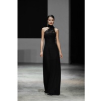 Robes longues pour femmes haute couture ODM CORINNE ELEGANT LACE DRESS, drapées, en dentelle tricotée, avec encolure drapée, fabriquées au Vietnam