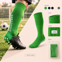 Chaussettes de football renforcées pour équipes de jeunes, vert vif, à profil fin, pour une adhérence sécurisée sur terrain, avec base de crampons et conception graduée pour la taille