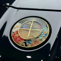 Adecuado para el borde dorado de BMW, logotipo de vehículo con patrón de peonía en esmalte, esquema de colores degradado azul, blanco y rojo.