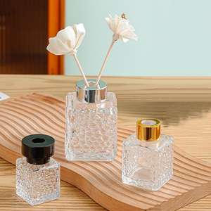 Botella Difusora de Aceite Aromático de Vidrio Cuadrada en Relieve de Alta Calidad, Transparente y Única, de 50 ml, 100 ml, 200 ml, con <span class=keywords><strong>Tapa</strong></span> de Rosca - Product Image 2