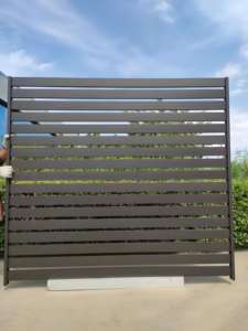 Recinzione Privacy in Alluminio Nero a Doghe Orizzontali Facile da Montare Senza Scavo per Applicazioni di Sicurezza - Product Image 2