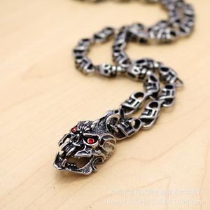 Yunnique Collier en Acier Inoxydable Tête de Mort Homme, Pendentif Fantôme à Œil Rouge, Bijou Tendance - Product Image 4