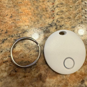 جهاز تتبع ذكي معتمد من MFi بمعيار IPX7 مع خاصية 'العثور على جهازي' لتحديد المواقع ومكافحة الضياع للمستخدمين على نظام iOS من آبل - Product Image 5