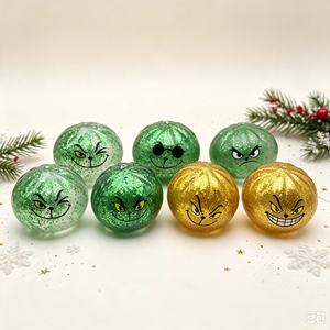 Juguete Antiestrés de Silicona con Forma de Mini Grinch Luminoso de Pectina y Maltosa, Estilo Navideño, Grinch de Pelo Verde, Unisex, Ciego - Product Image 4