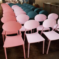 Chaise de salle à manger en plastique jaune, Design robuste, moderne, empilable, coloré