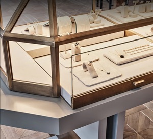 Comptoir de présentation de bijoux de style vintage personnalisé avec éclairage LED, <span class=keywords><strong>vitrine</strong></span> en <span class=keywords><strong>bois</strong></span> massif de qualité supérieure et verre trempé pour les bijouteries de luxe - Product Image 5