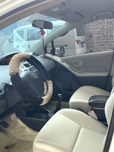 Toyota Yaris 1.6L manuelle d'occasion 2011 – Voiture compacte japonaise économe en carburant, véhicule d'occasion abordable pour l'exportation - Product Image 6