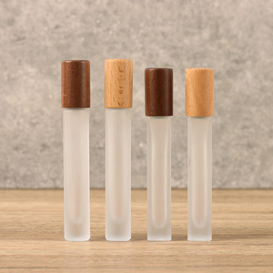 Botella de Perfume de Alta Gama de 10 ml, con Tapa de Madera de Nogal y Haya, Cilindro Mate, Frasco de Viaje Vacío, Botella de Vidrio Esmerilado con Pulverizador - Product Image 1