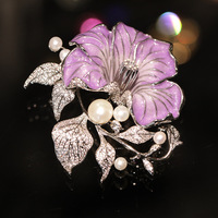 XILIANGFEIZI Nouvelle Broche Fleur Violette en Émail et Perle Naturelle, Design de Luxe Tendance, Bijou Populaire, Cadeau Saint-Valentin