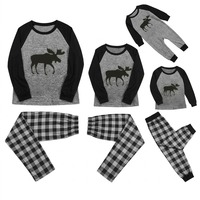 Set Piyama Keluarga Rusa Natal Kustom Bahan Poliester Pakaian Tidur Pria Wanita Anak-anak Baju Tidur Natal Pakaian Santai Dropshipping POD