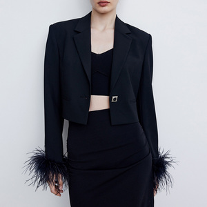 Giacca di moda 2023 elegante stile corto giacca donna con polsini in piuma di struzzo - Product Image 1