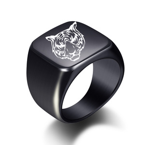 Anillo cuadrado de acero inoxidable de 18mm con diseño geométrico de cabeza de tigre grabado con láser para mujer, joyería de regalo - Product Image 5