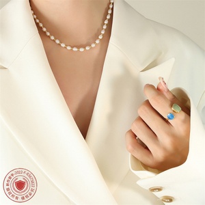 Ensemble de bijoux plaqué or fin à la mode avec breloque en perle naturelle - Product Image 5